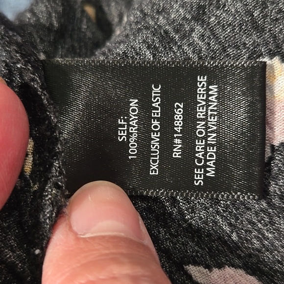 Torrid Black Floral Tank Size 00 - Picture 6 of 7